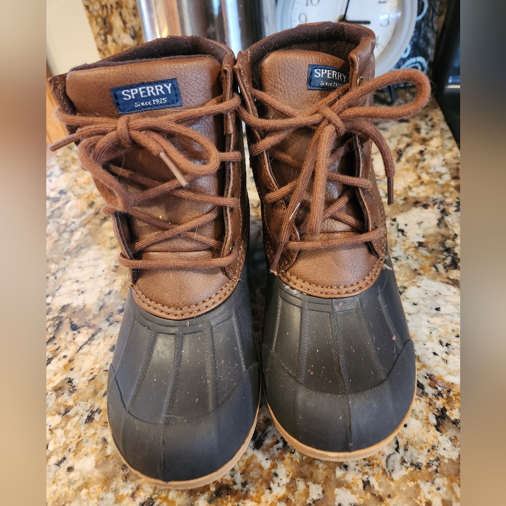 Sperry snowboots size 2